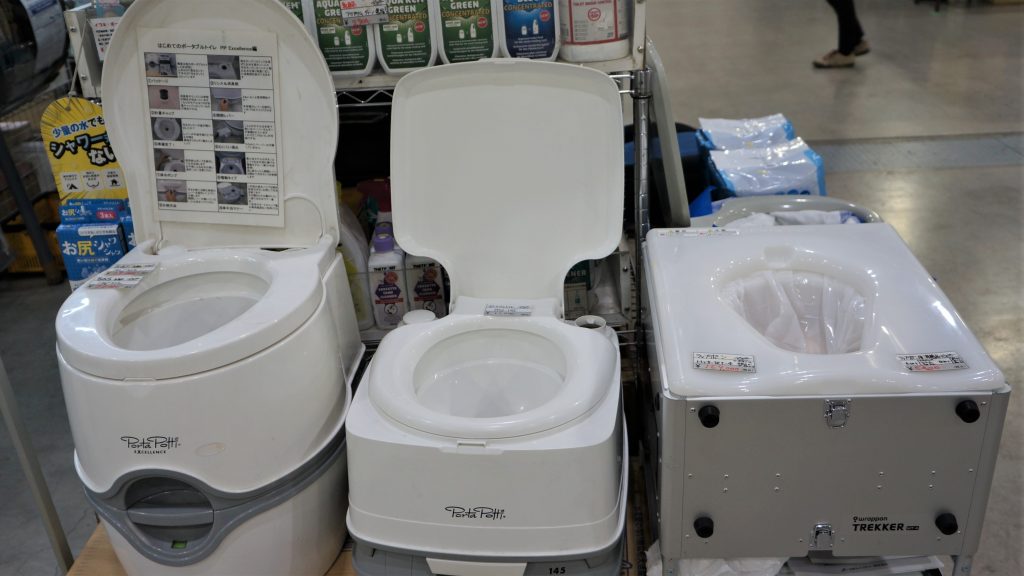 トイレ キャンピングカー キャンピングカーのトイレ問題は、「椅子型折りたたみ式簡易トイレ」で解決！